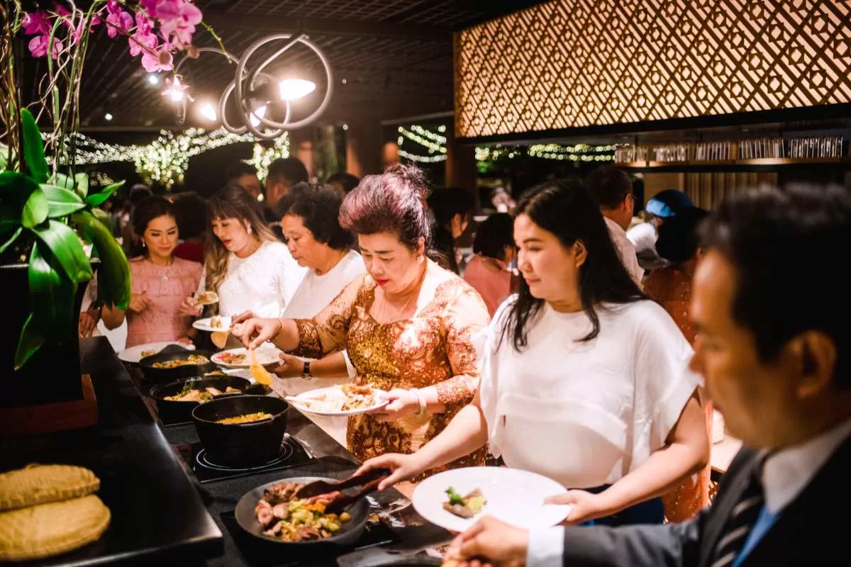 Buffet at Tirtha Uluwatu, bali wedding package, bali wedding venue, bali destination wedding, bali wedding planner, tirtha bali, wedding venue in bali