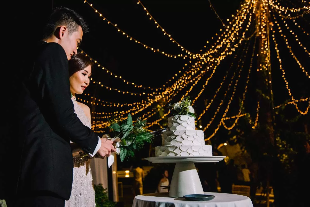 Cake Cutting, bali wedding package, bali wedding venue, bali destination wedding, bali wedding planner, tirtha bali, wedding venue in bali
