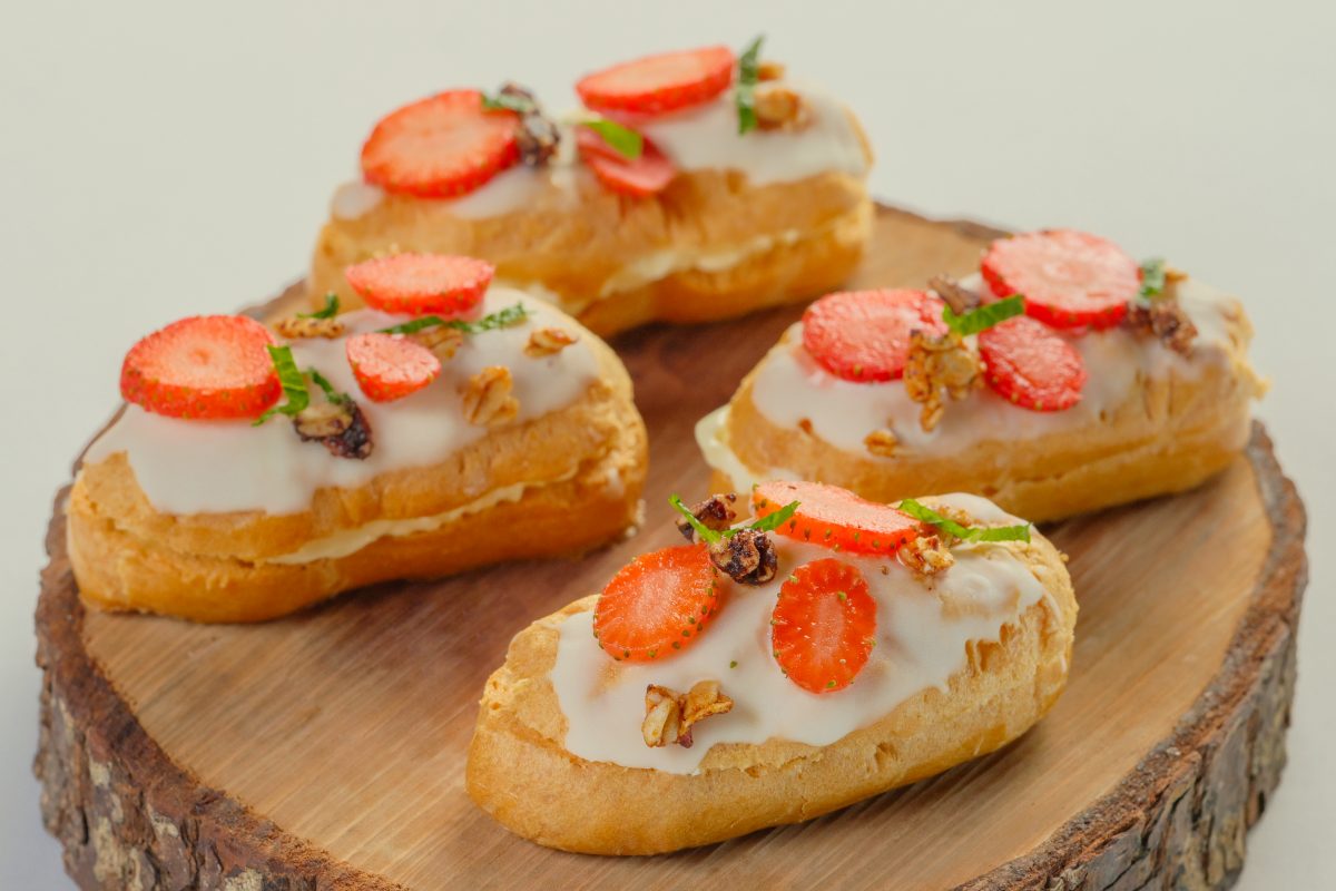 Strawberry Eclair for your dream tropical wedding in Bali