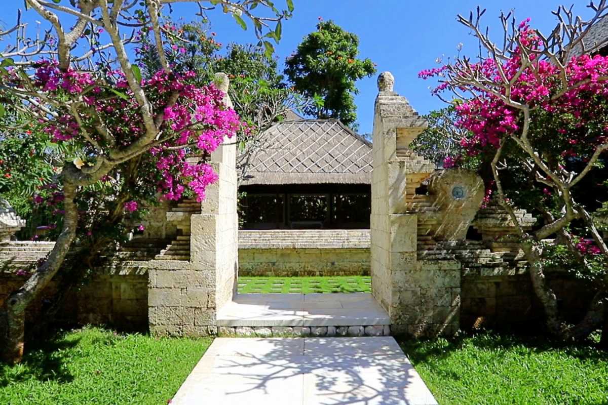 In a quiet corner of wedding venues in Bali lies the Balinese Courtyard, a striking blend of traditional Balinese architecture and modern design