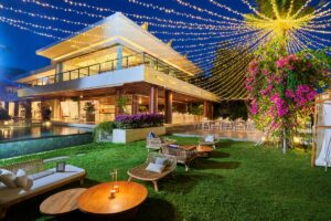 Tirtha Uluwatu's cliffside garden is set up cozily with lounge chairs and tables for your dream destination wedding in Bali