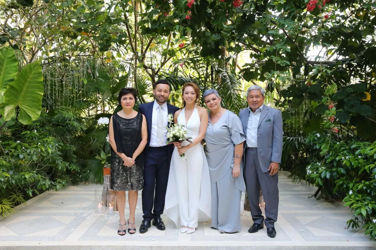 Group Photos, Glass House by Tirtha, wedding villa, bali wedding package, bali wedding venue, bali destination wedding, best wedding venue in bali, Tirtha Bali wedding planner, wedding decoration, bali wedding, wedding bali