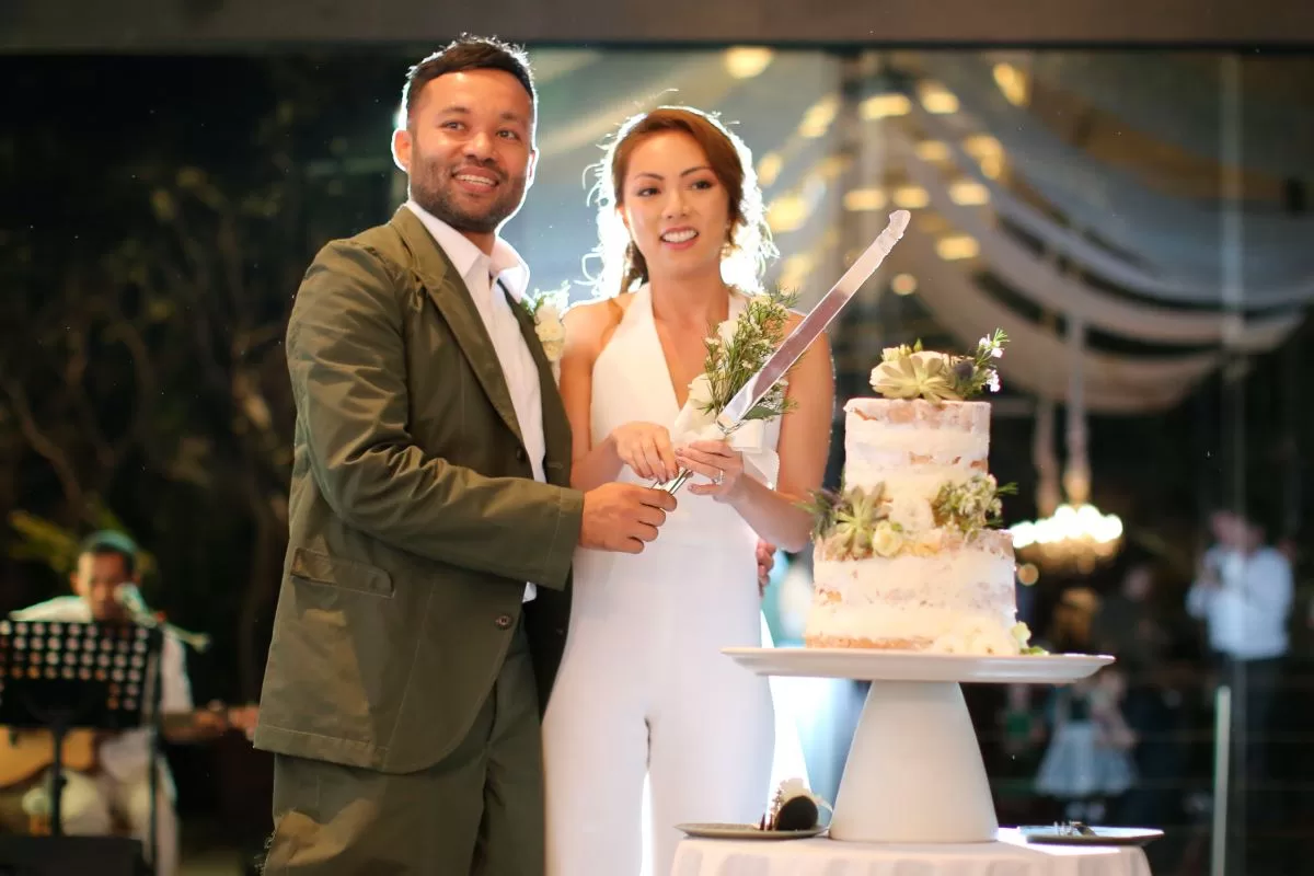 Cake Cutting, Glass House by Tirtha, wedding villa, bali wedding package, bali wedding venue, bali destination wedding, best wedding venue in bali, Tirtha Bali wedding planner, wedding decoration, bali wedding, wedding bali