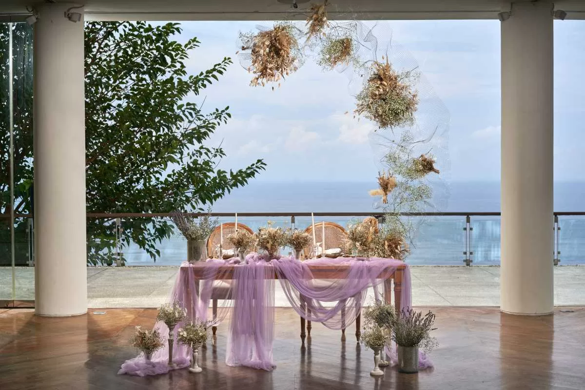 Bride & Groom Table, intimate decoration, wedding decoration, hanamizuki, bali wedding package, bali wedding venue, bali destination wedding, best wedding venue in bali, Tirtha Bali wedding planner, bali wedding, wedding bali