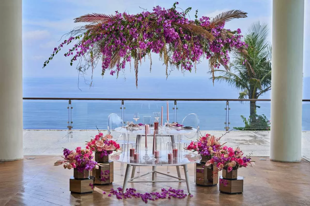 Bride & Groom Table, intimate decoration, wedding decoration, hanamizuki, bali wedding package, bali wedding venue, bali destination wedding, best wedding venue in bali, Tirtha Bali wedding planner, bali wedding, wedding bali