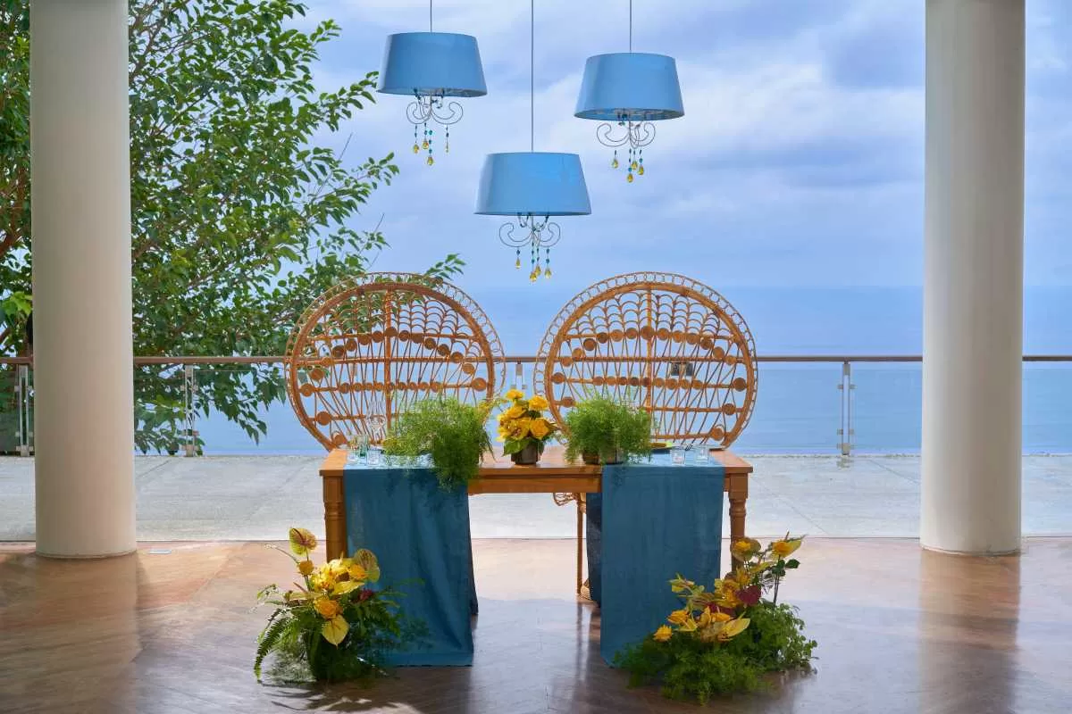Bride & Groom Table, intimate decoration, wedding decoration, hanamizuki, bali wedding package, bali wedding venue, bali destination wedding, best wedding venue in bali, Tirtha Bali wedding planner, bali wedding, wedding bali