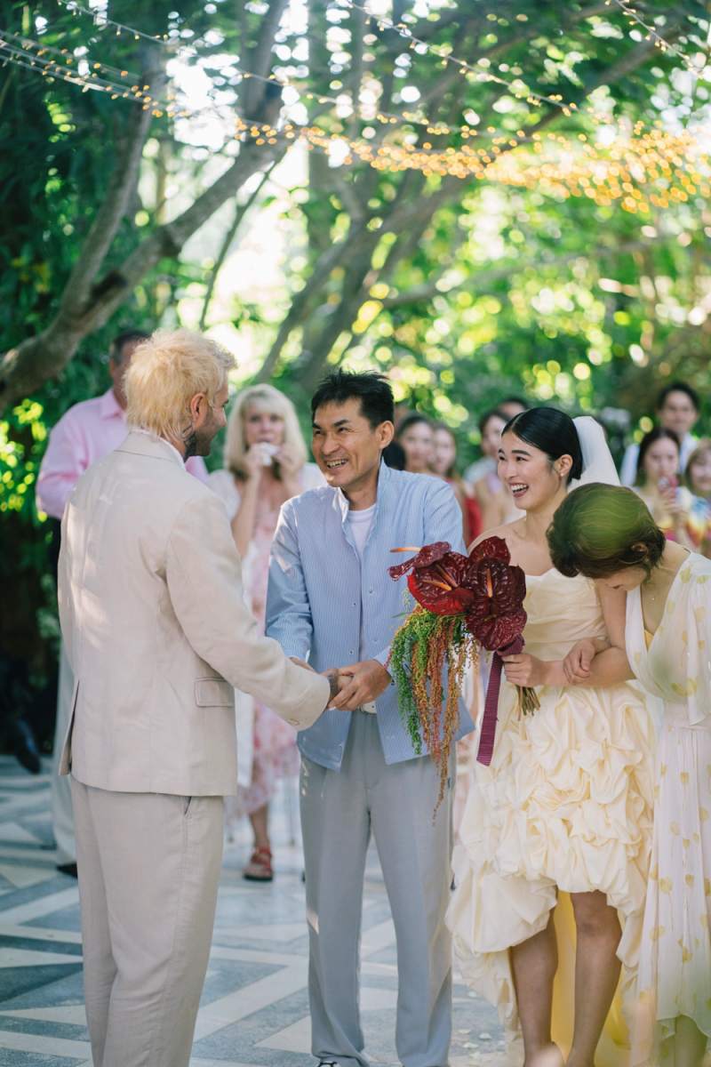 Akari’s parents share a joyful moment with Michaljon during the wedding ceremony at Tirtha.