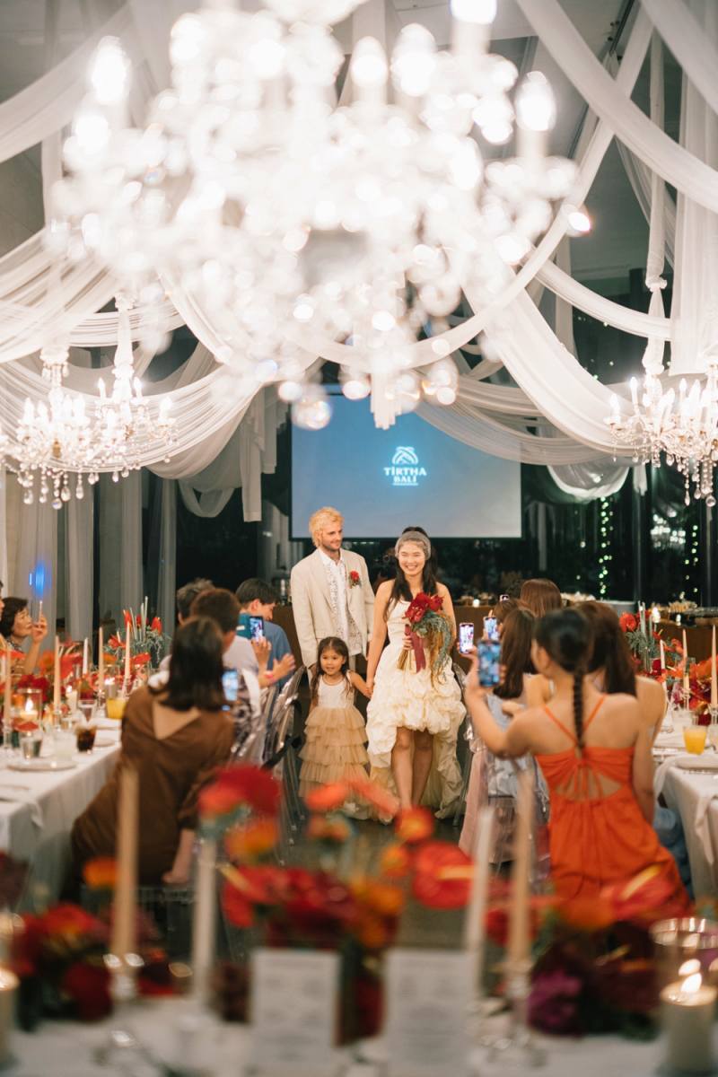 Akari & Michaljon make their entrance into the reception at the Plumeria Room