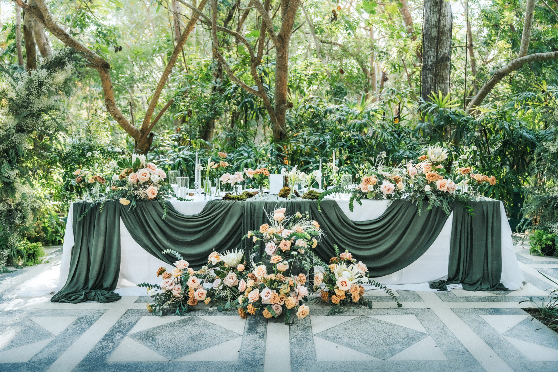 A floral-draped head table in Moonlight Garden, where intimate styling meets the open beauty of nature.