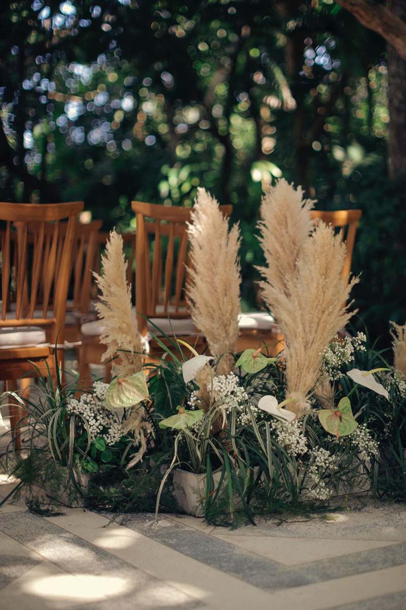Pampas grass and anthurium flower ceremony decor at the Moonlight Garden.